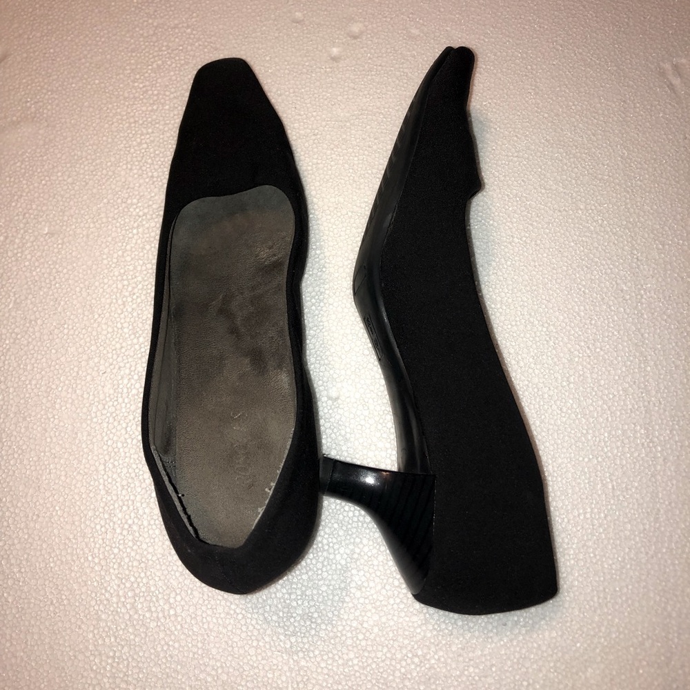 Aerosole black kitten heels